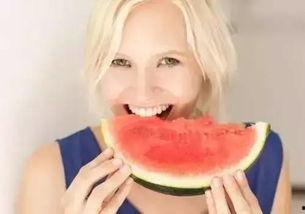 孕妇吃瓜拍照,孕妇吃瓜拍照，记录孕期美好瞬间