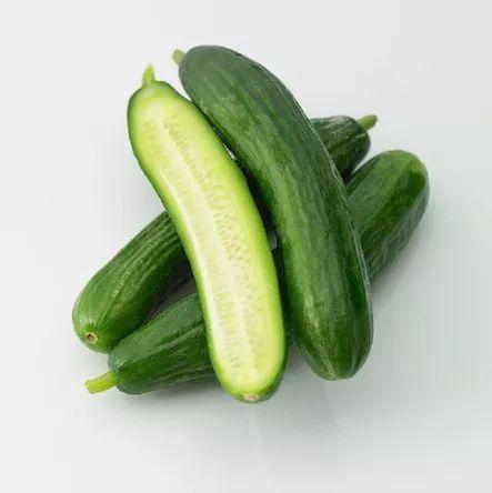 吃黄瓜还是吃乳瓜好,营养与口感的双重选择，你更偏爱哪一种？”